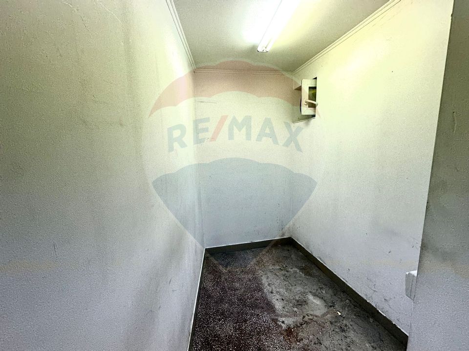 45sq.m Commercial Space for rent, Semicentral area