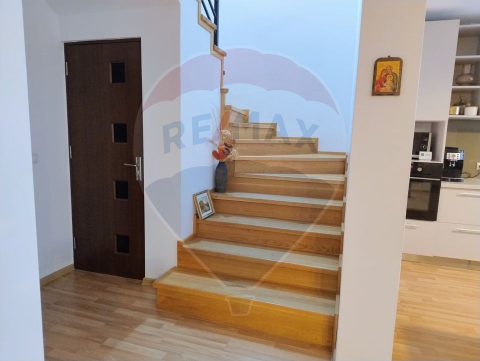 Duplex modern de închiriat  cu 5 camere în Floresti