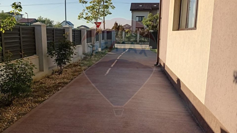 Spacious house / Villa with large yard for rent in Domnești