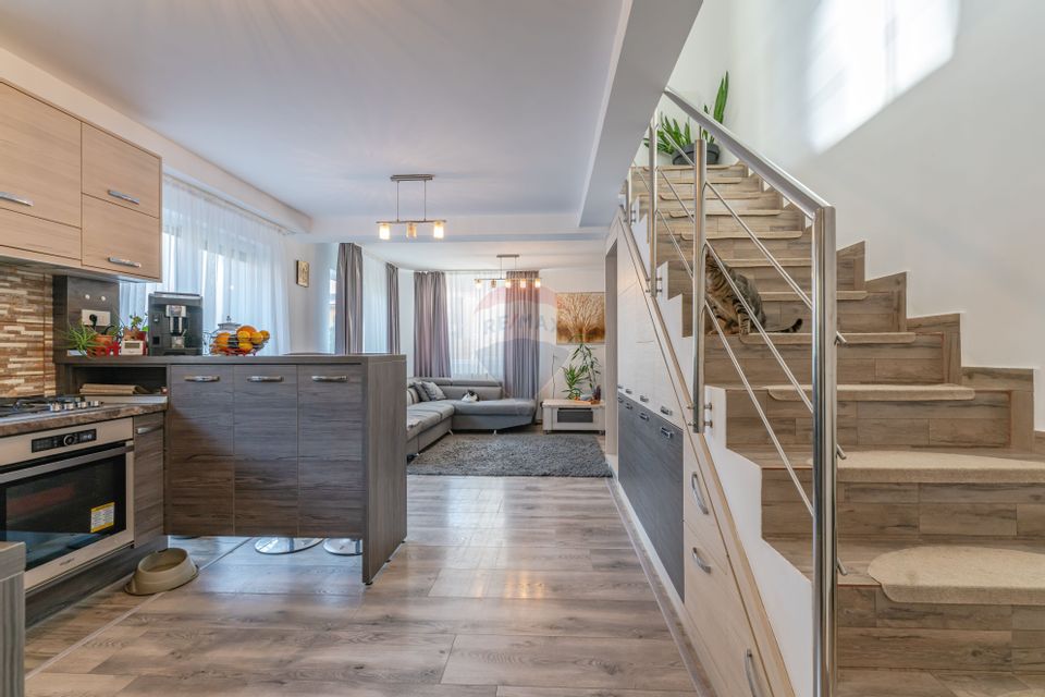 Rezervat - Casa tip duplex cu 3 camere in complex Liziera Brasov