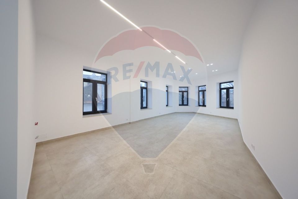 260sq.m Commercial Space for sale, Brasovul Vechi area