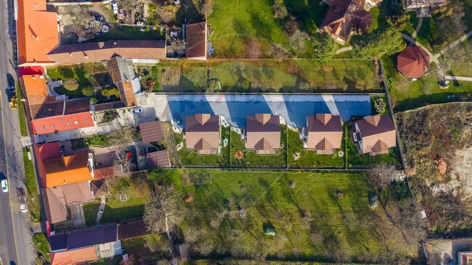 CASE NOI ÎN ARHITECTURĂ ALPINO-MODERNĂ CU ALEE PRIVATA | CRISTIAN