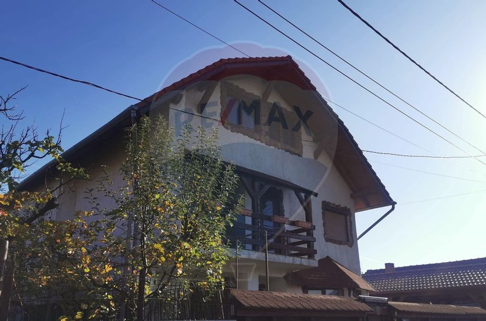 Casă 6 camere si curte, zona Metro Oradea, de vanzare