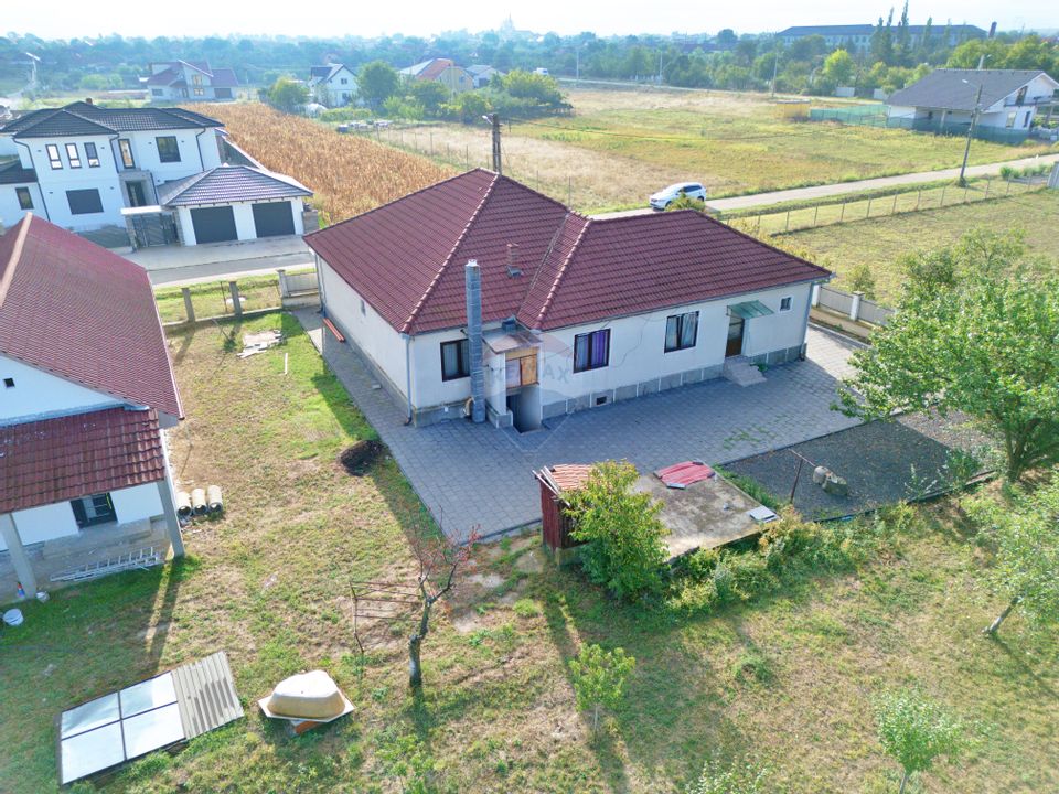 Casă cu 5 camere de vânzare loc. Frumușeni, jud. Arad