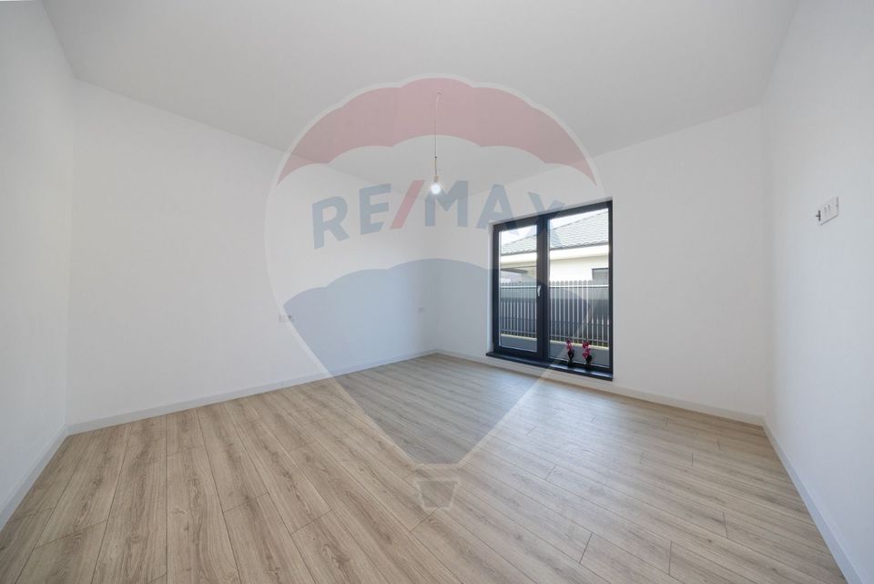 4 room House / Villa for sale