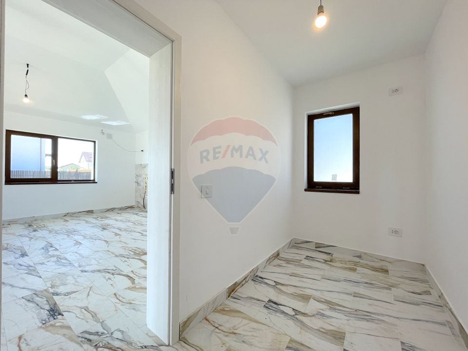 !! VANDUT !! Casă individuala, parter, 1400 mp teren, Sanpetru
