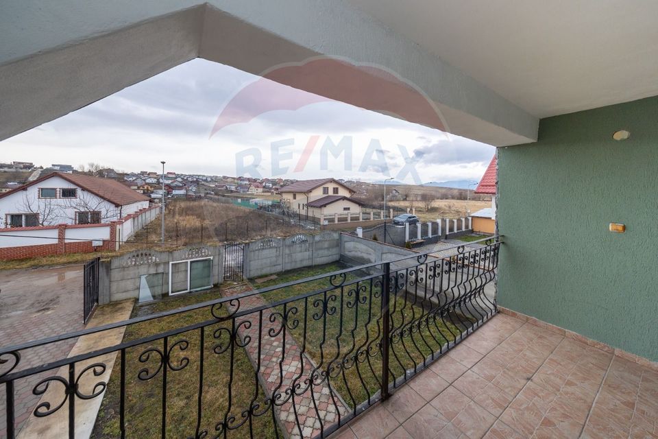 Casă individuală cu garaj și curte, 148 mp utili, zonă de case