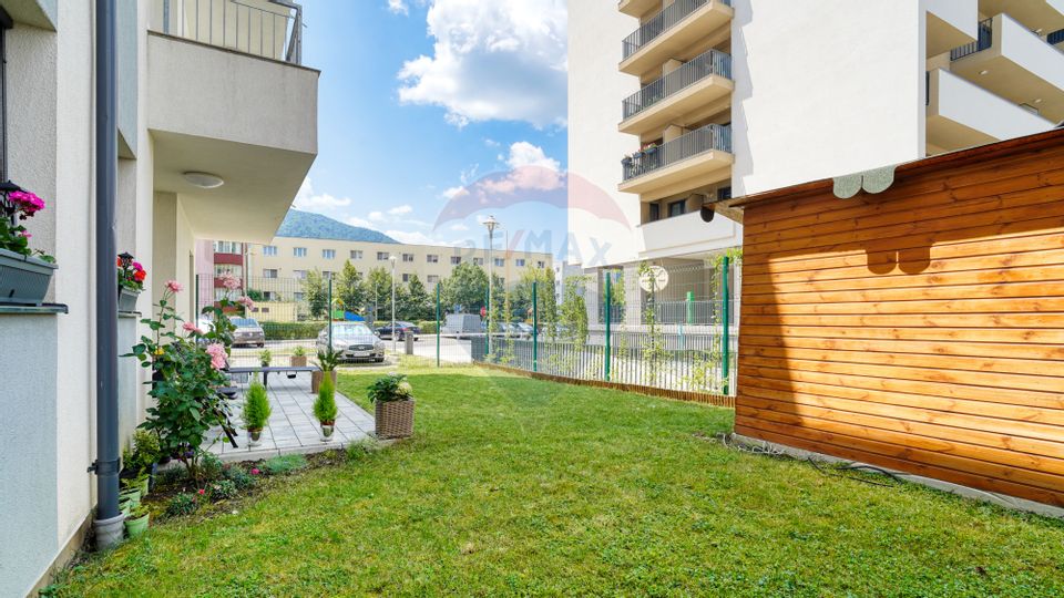 Apartament cu 2 camere, de vânzare, cu grădină și parcare în Noua