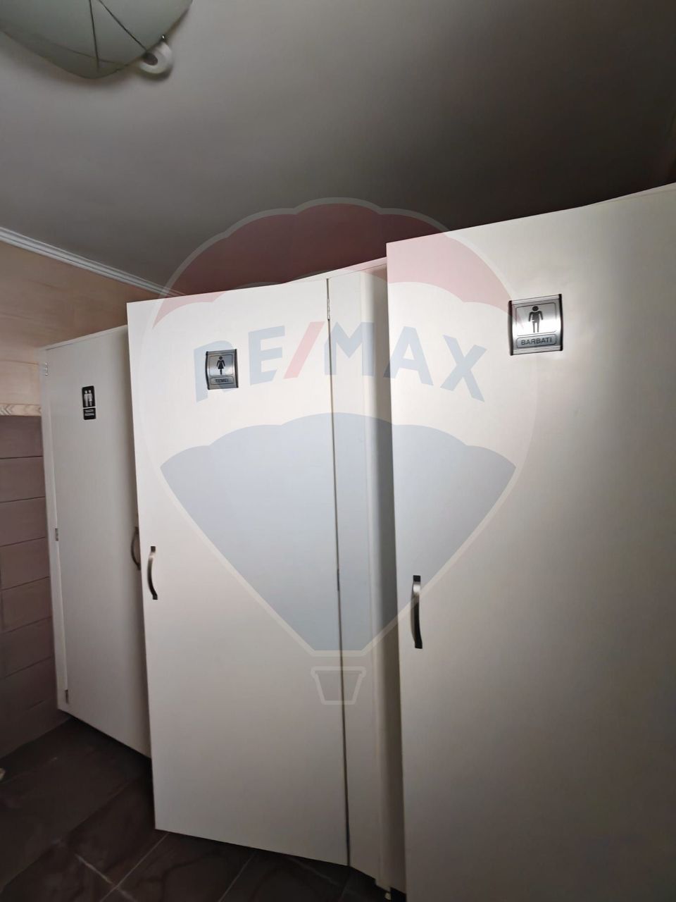 Casa cu spatiu comercial la parter