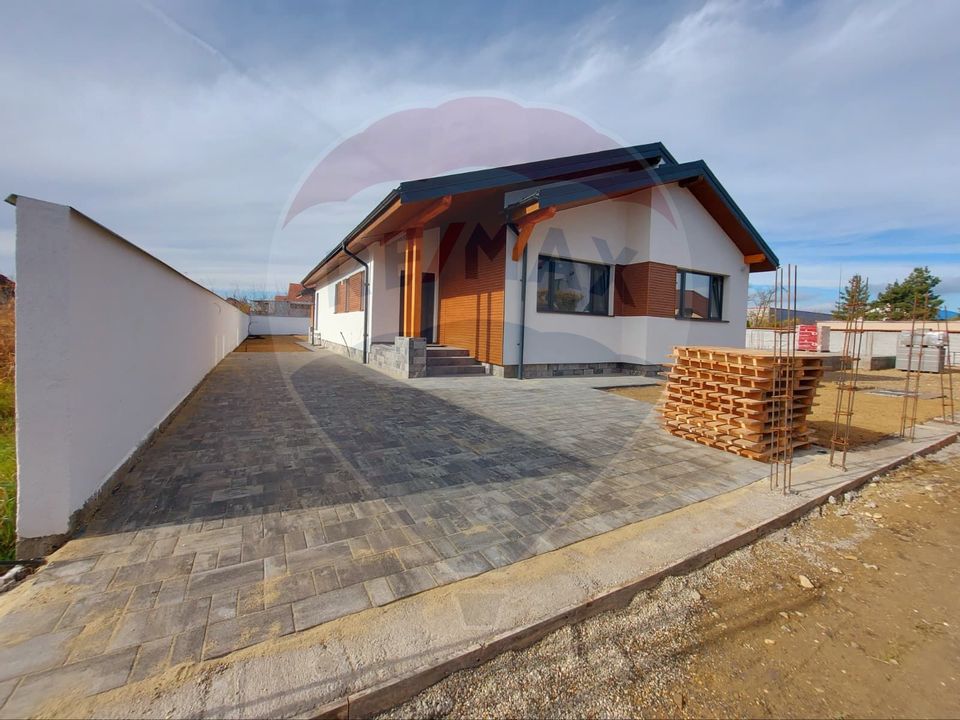 Comision 0 %! Casă cu 4 camere de vânzare în zona Stupini!