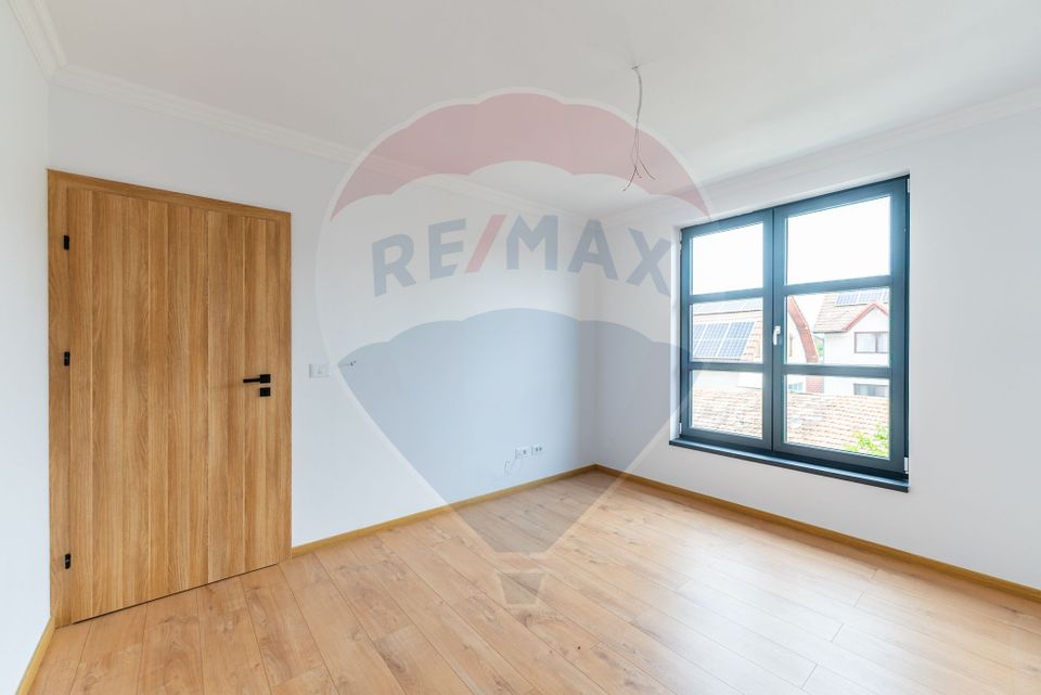 Apartament cu terasă și 2 parcări - Complex nou central