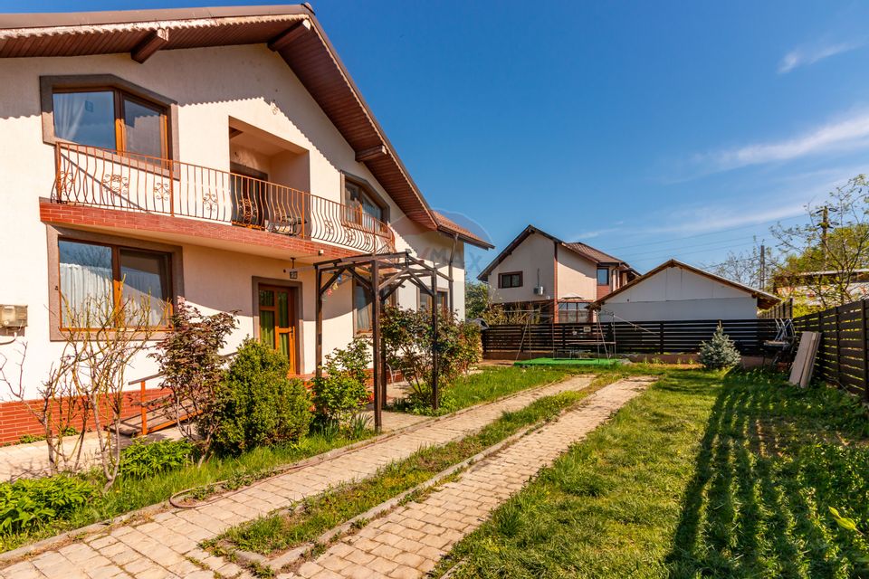 For sale House / Detached villa 5 rooms, 537sqm land, Crevedia