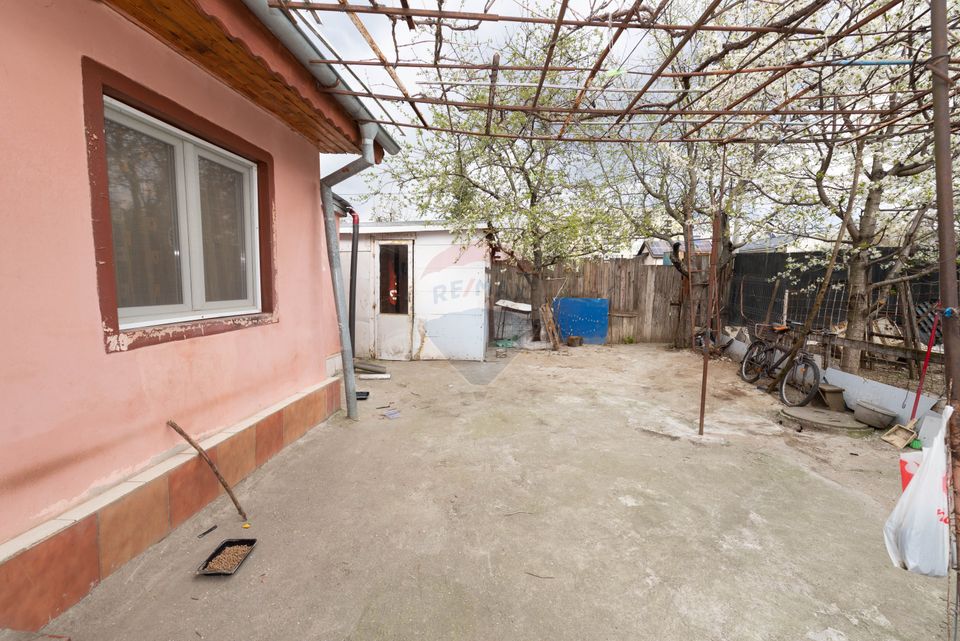 Casă de vânzare si teren 266mp în zona Giulesti