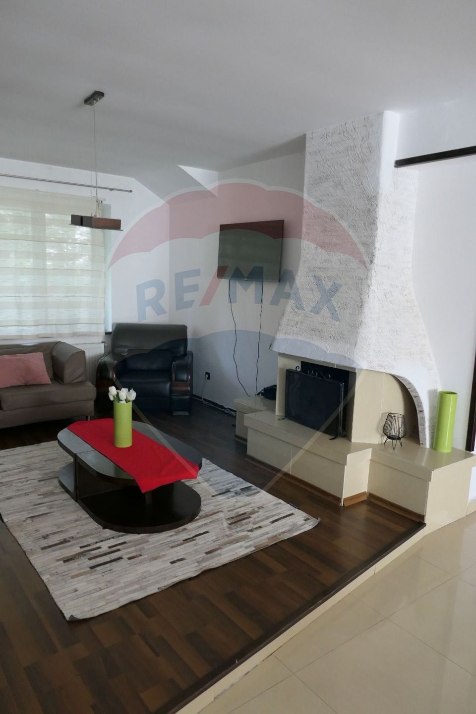 Vilă cu 10 camere de vânzare în zona Centrala