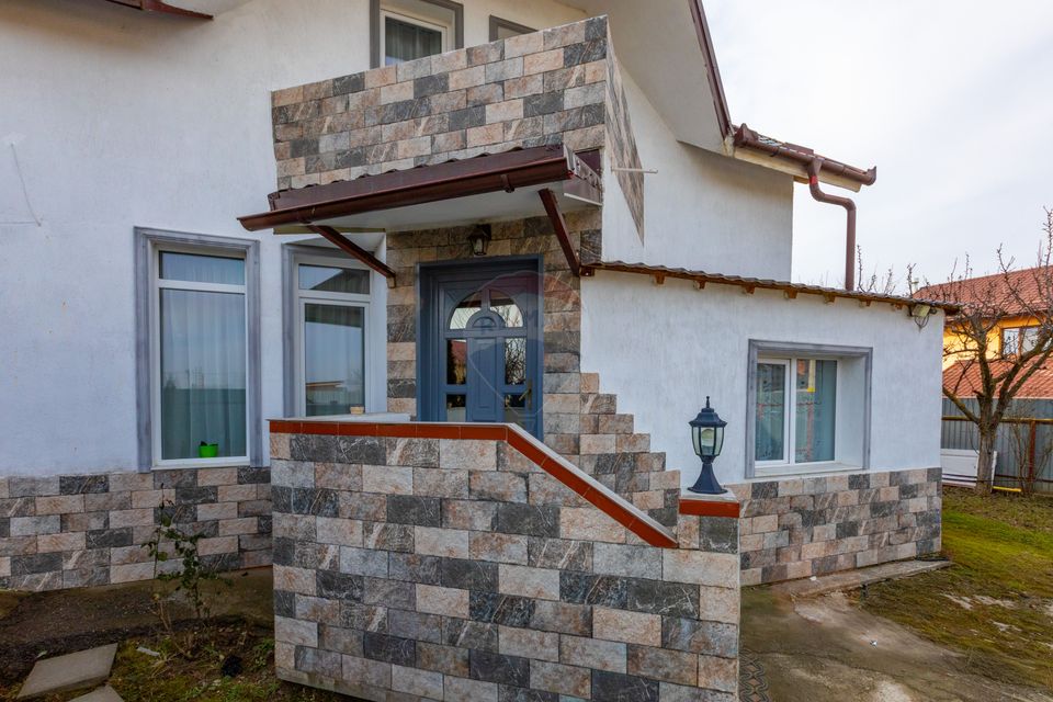 Casă / Vilă 4 camere de vânzare – Comuna Măgura, Str. Salcâmului