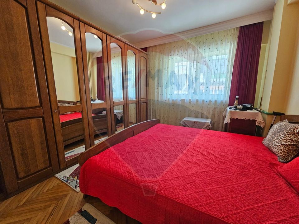 Apartament cu 2 camere de închiriat în centru