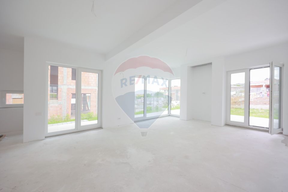 4 room House / Villa for sale, Dealuri Oradea area