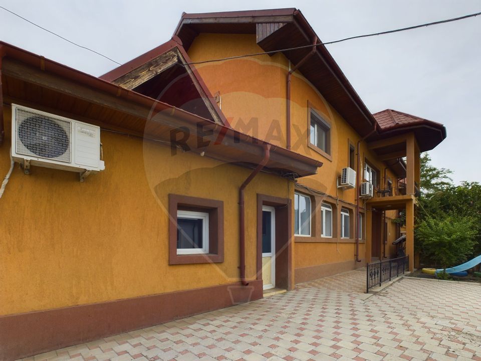 8 room House / Villa for sale