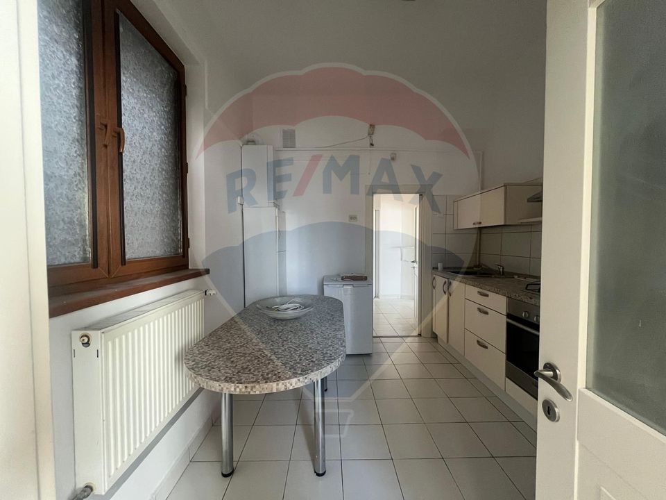 Inchiriere apartament cu 6 camere decomandat/circular-Cismigiu