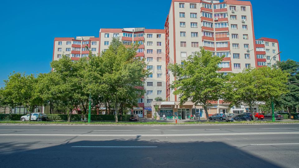 REZERVAT!! Apartament cu 3 camere de vânzare, zona Vlahuta