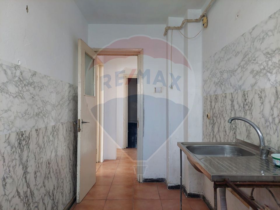 Apartament cu 3 camere decomandat de vanzare  in zona Narcisa-Bacau