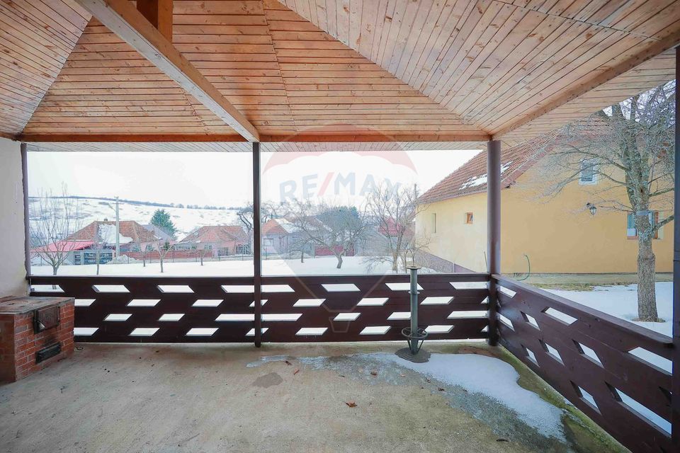 Casă cu 4 camere din cărămidă, de vânzare în zona Bratca-Damiș