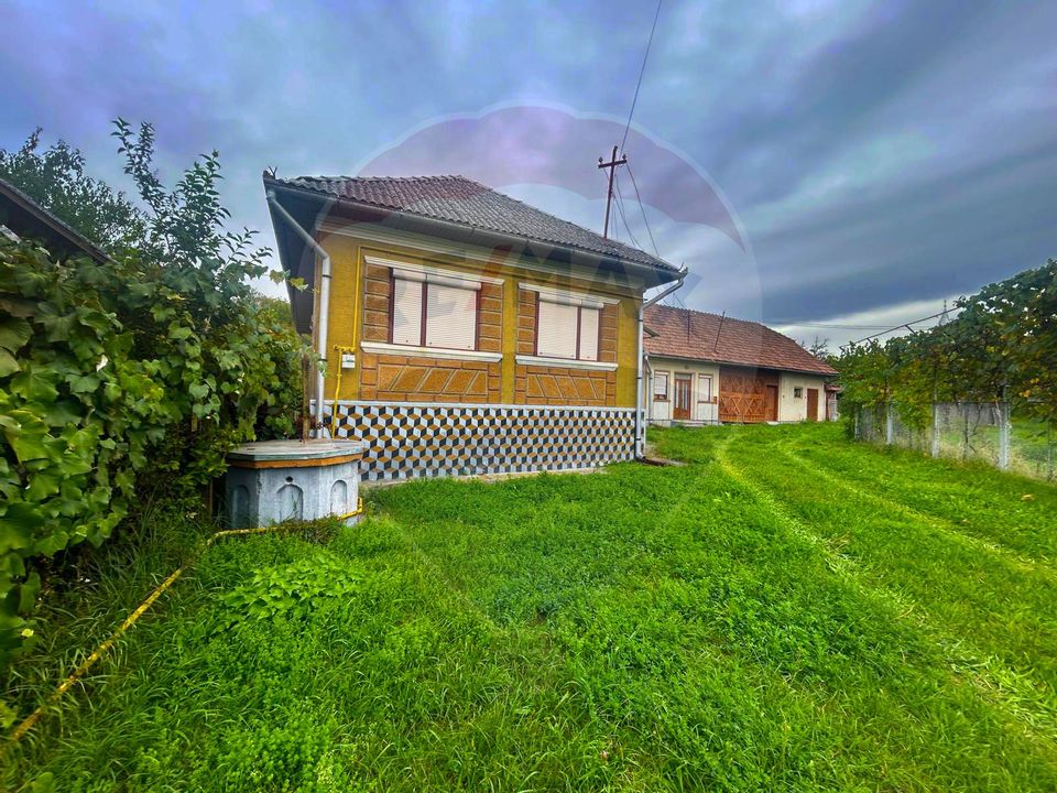 Casă din caramida cu 4 camere de vânzare in Bucumi MM langa DN