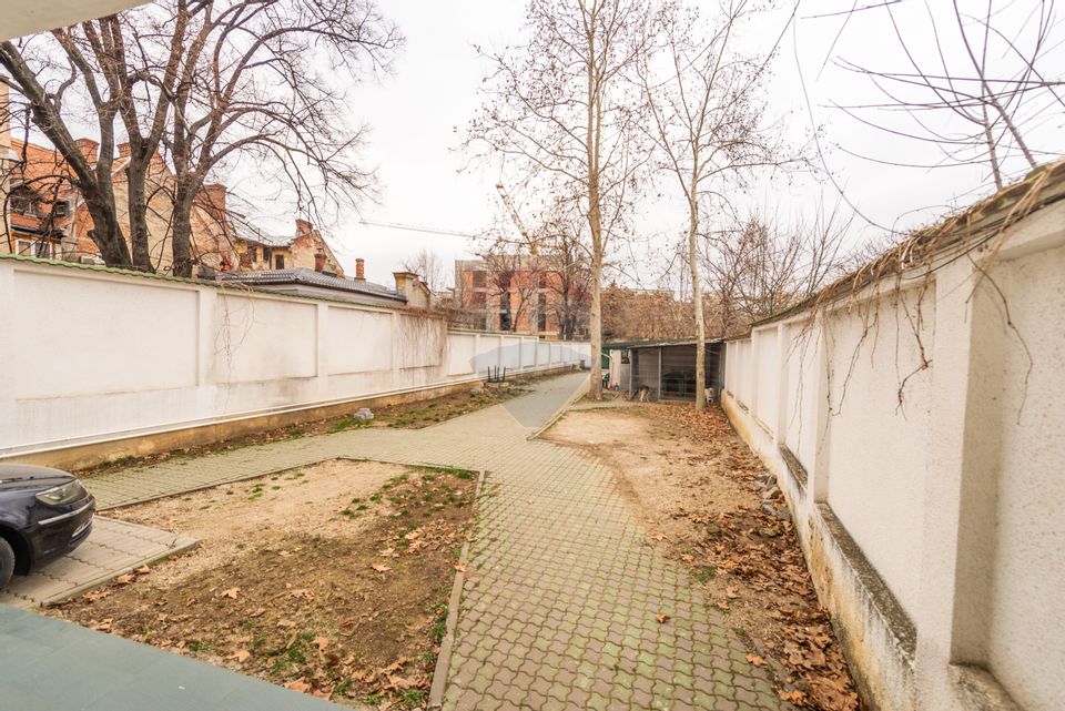 Parter de vila / casa 3 camere, curte Ferdinand Foisor