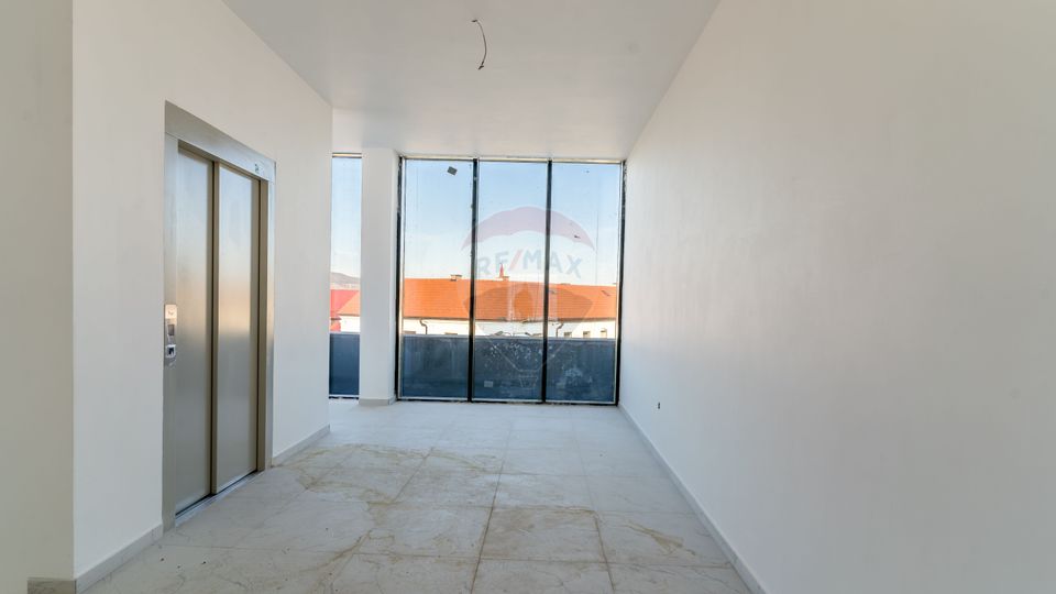 296sq.m Office Space for rent, Ultracentral area