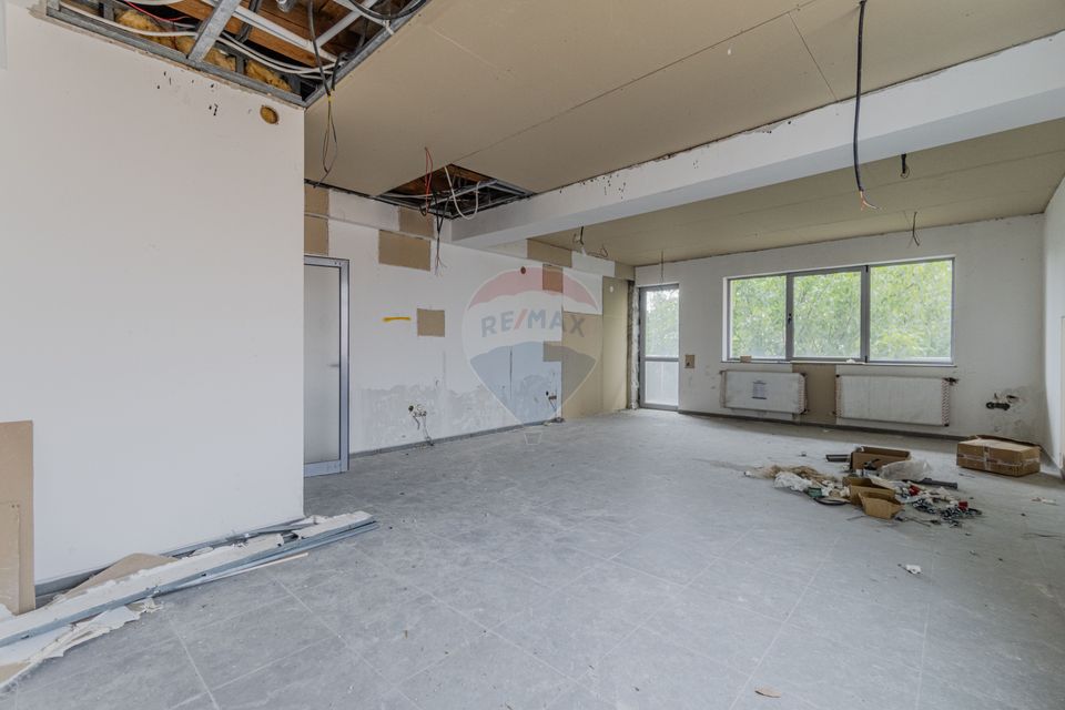 Cladire de 902 mp utili de vânzare, zona Grivitei - DN 13, COMISION 0