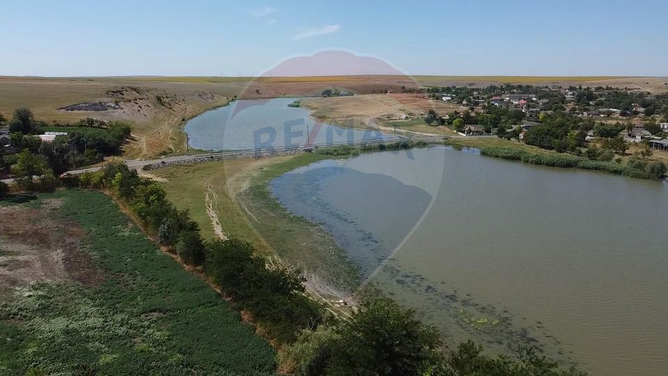 Teren si Ferma de vanzare in loc. Cobadin