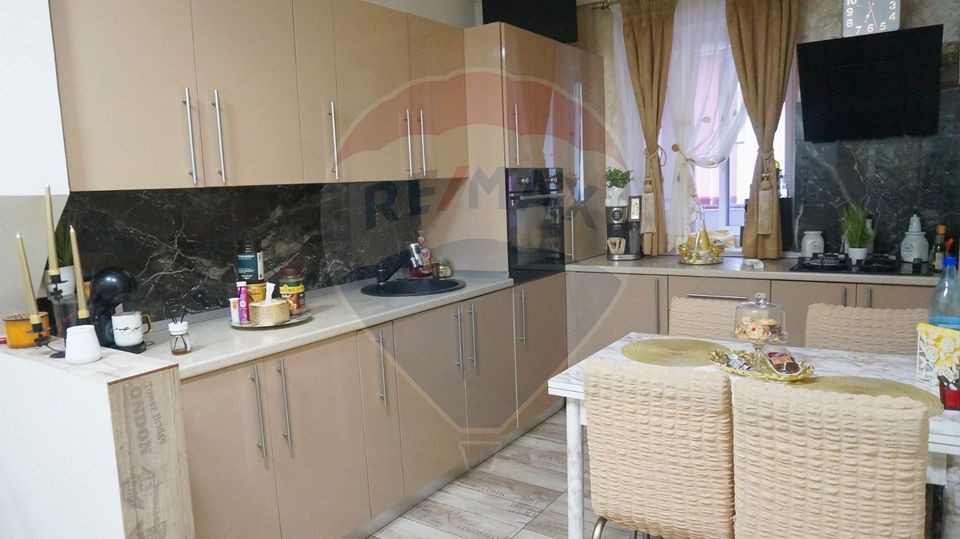 Apartament  3 camere în zona Doi Stejari