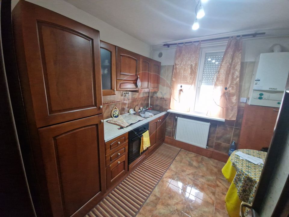 Apartament cu 3 camere de vânzare în zona Darmanesti