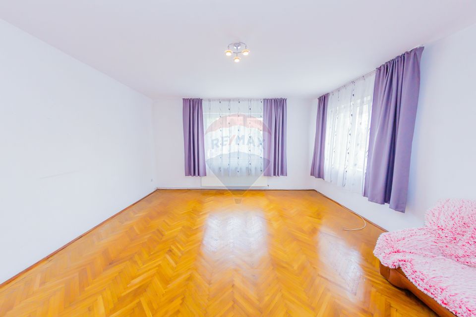 Parter de casă 133 mp de închiriat în centrul orașului, str 9 Mai