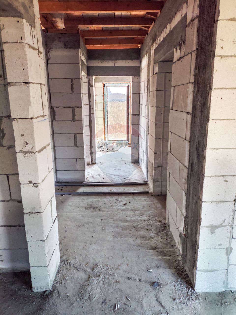 Casă / Vilă cu 4 camere de vânzare /zona Baltag