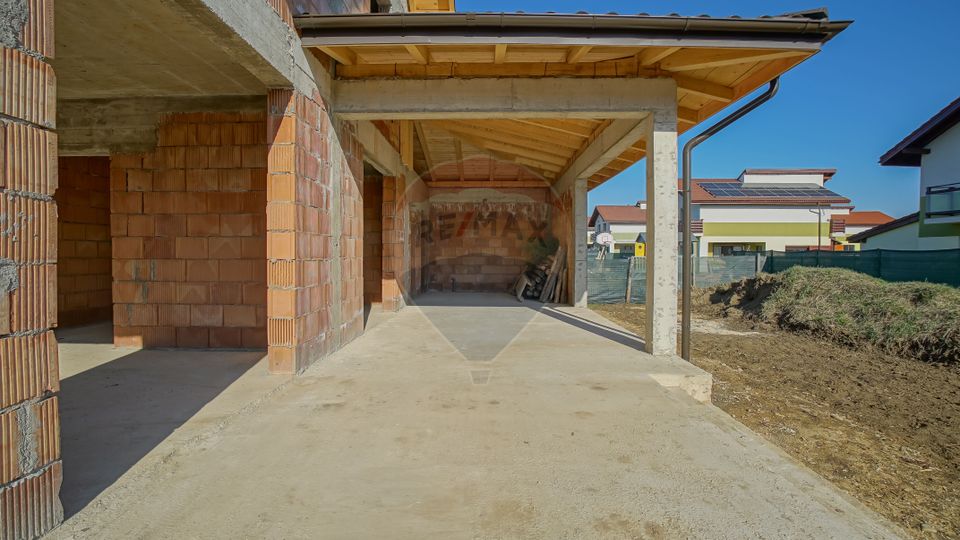 Villa in red, with 823sqm land in Cristian, Str C-tin Brâncoveanu