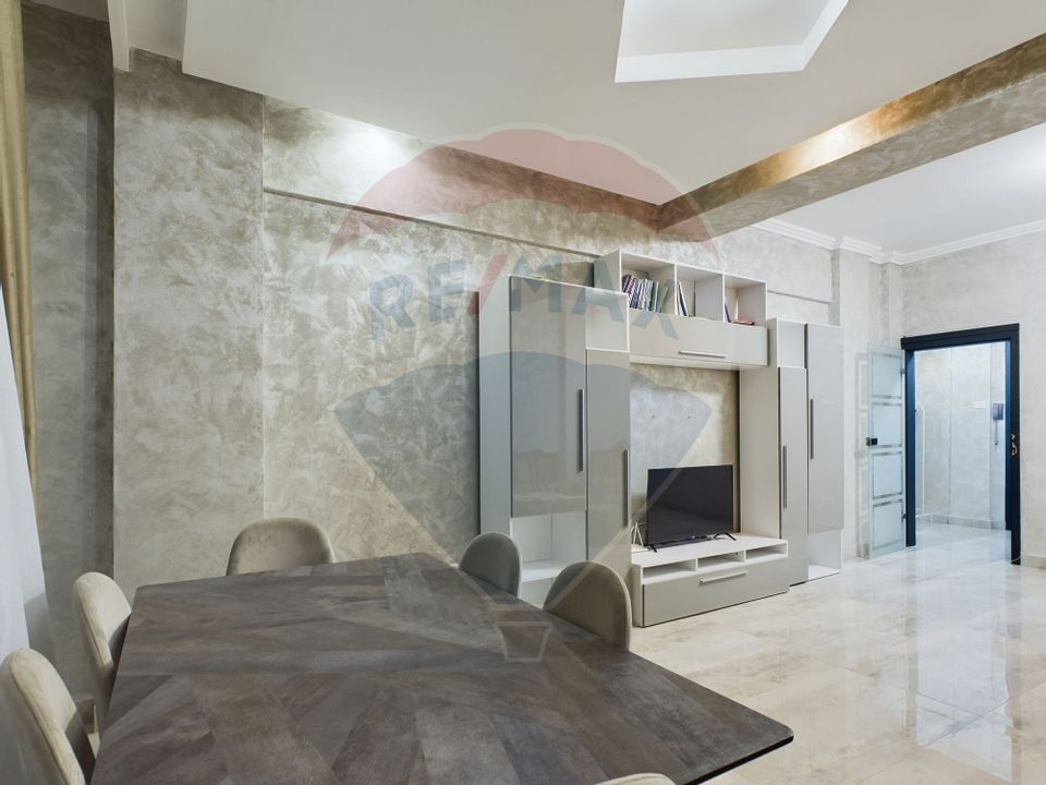 Central apartment, 3 rooms, 2 bathrooms, –completely renovated, modern