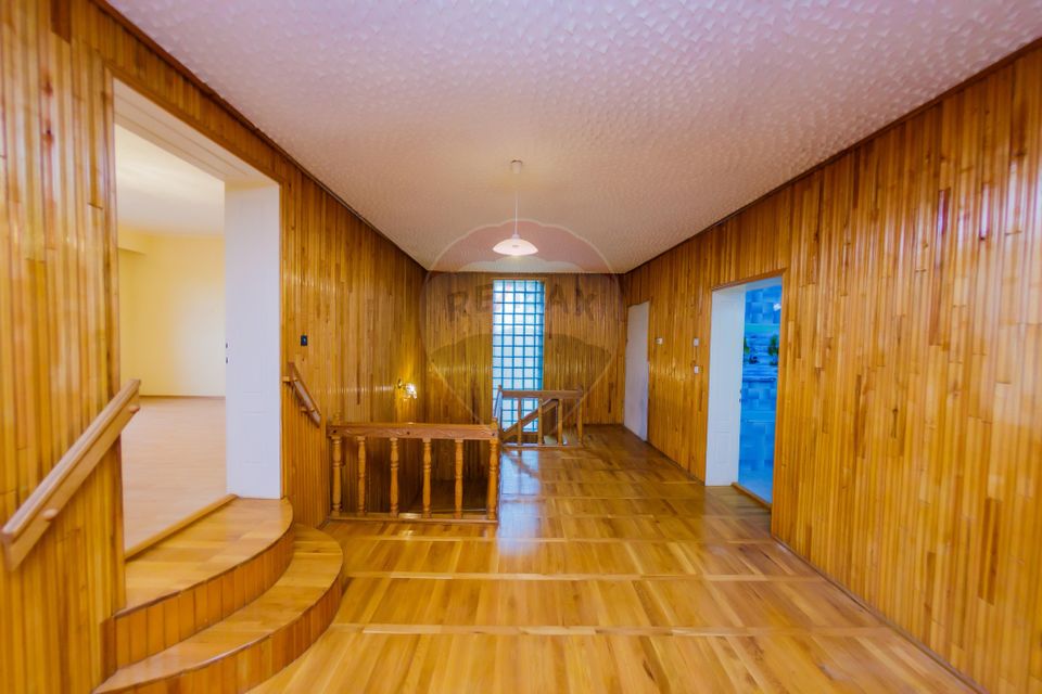 Casă de închiriat lângă parc – potrivită pentru centru / birouri