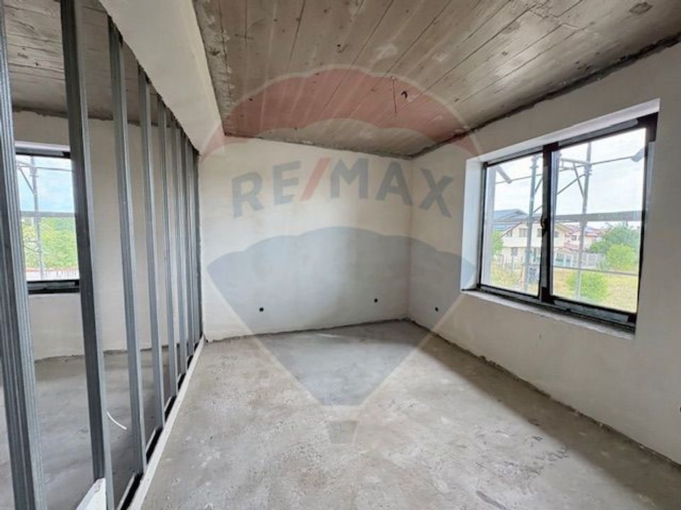 Vilă frumoasa cu 5 camere, 700 mp currte si pompa de caldura - Saftica