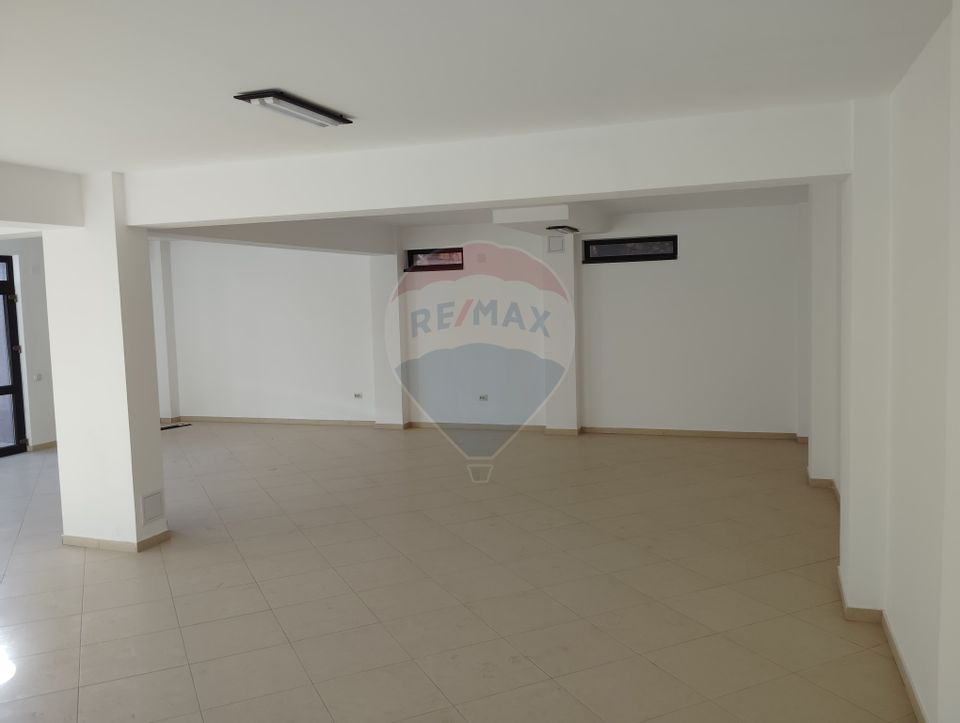 130sq.m Commercial Space for rent, Valea Adanca area