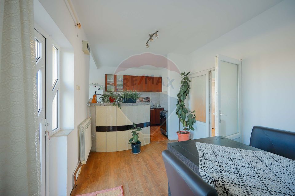 Duplex cu 5 camere și 506 mp teren de vânzare, str. Nufărului