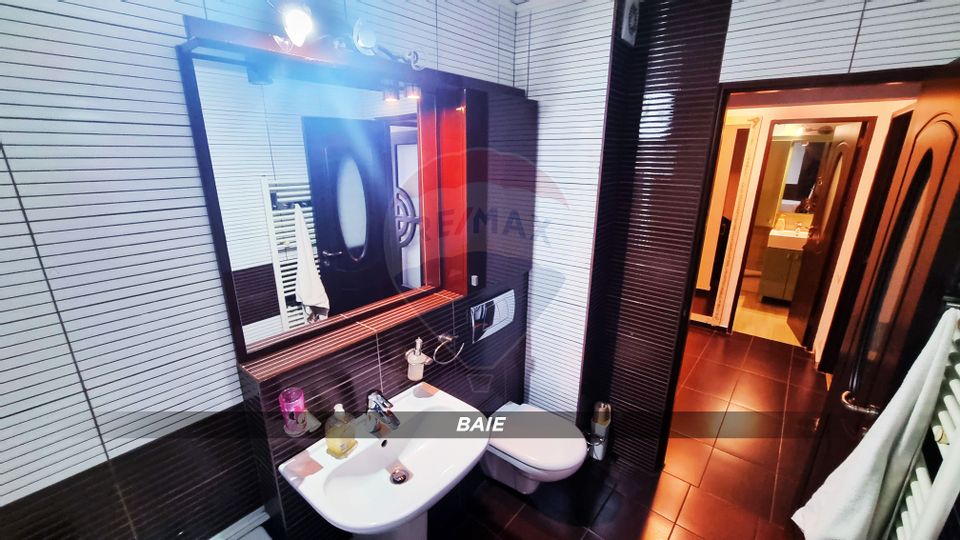 Apartament cu 3 camere de vanzare pe strada Moldovei