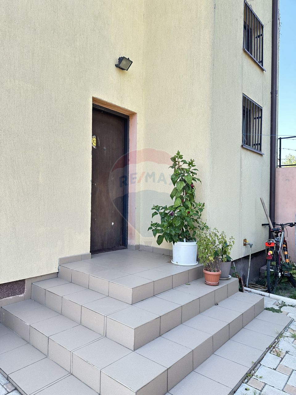 Apartament 2 camere cu curte si Garaj/ sos. Buc-Magurele