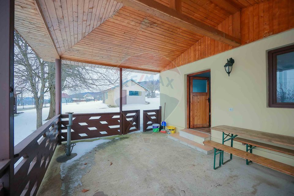Casă cu 4 camere din cărămidă, de vânzare în zona Bratca-Damiș