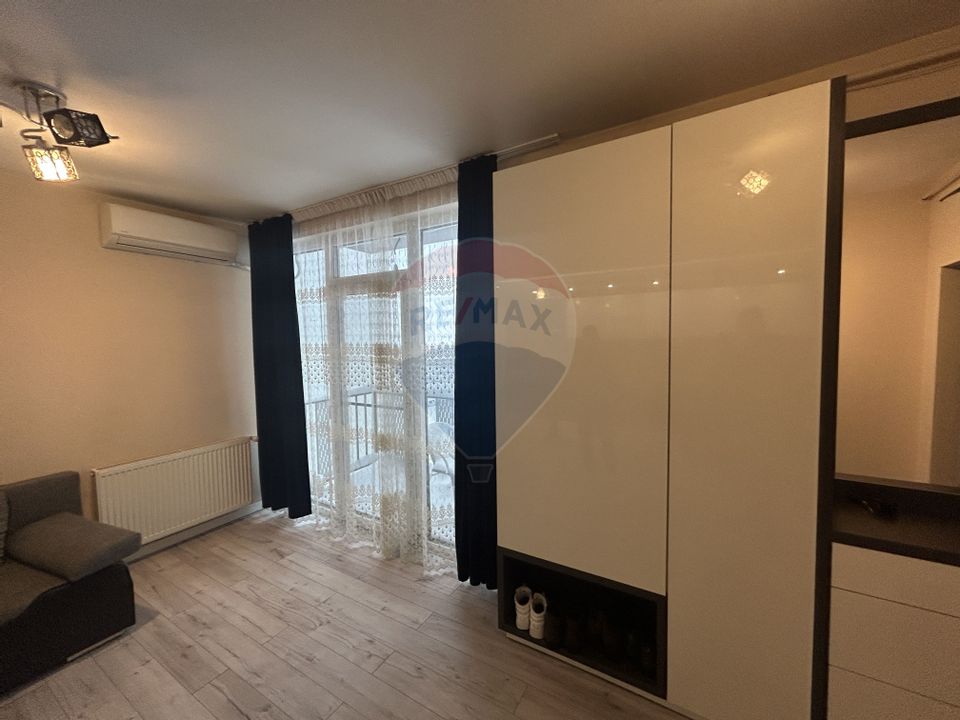 Apartament 3 camere de închiriat bloc nou lift în zona ultra Central