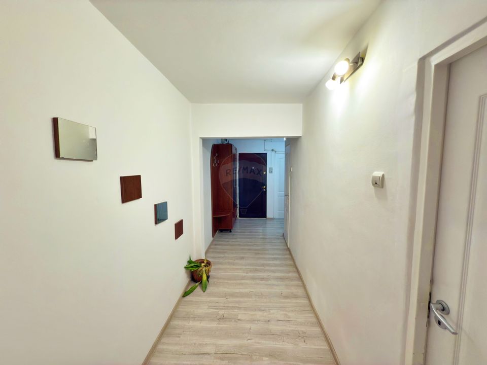 Apartament cu 3 camere de închiriat în Alfa, Arad.