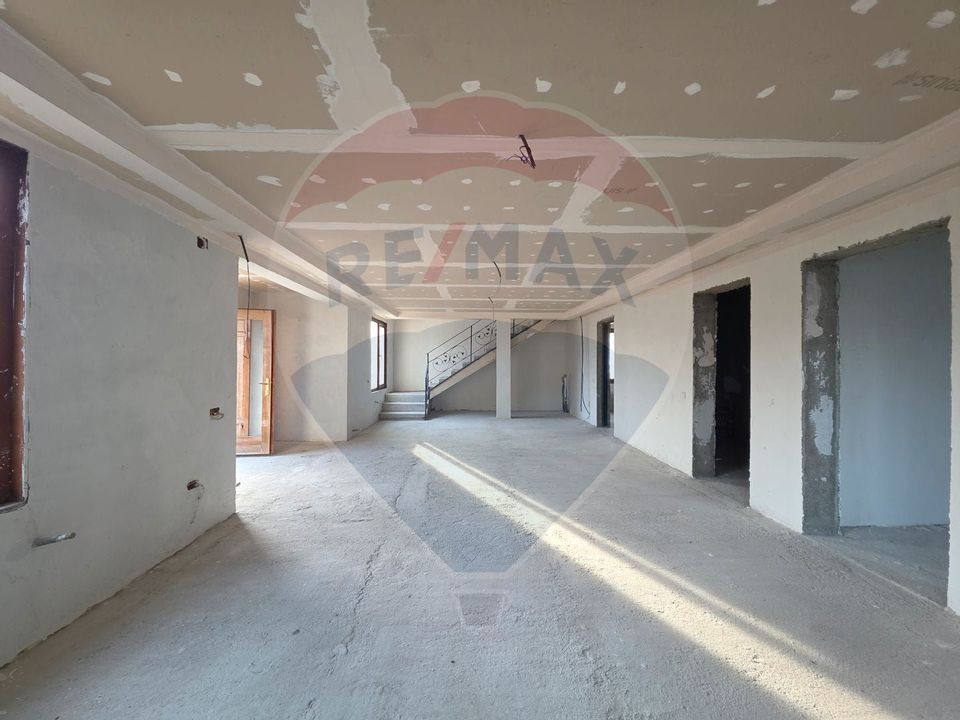 6 room House / Villa for sale, Izvoare area