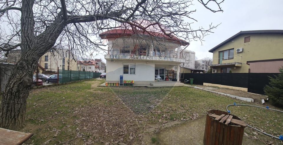 Casă / Vilă cu 6 camere de vânzare în zona Ozana-Pallady