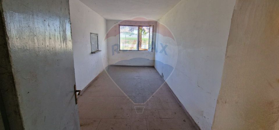 Apartamente, sediu de firma, spatii comerciale, in Com. Traian/Bacău