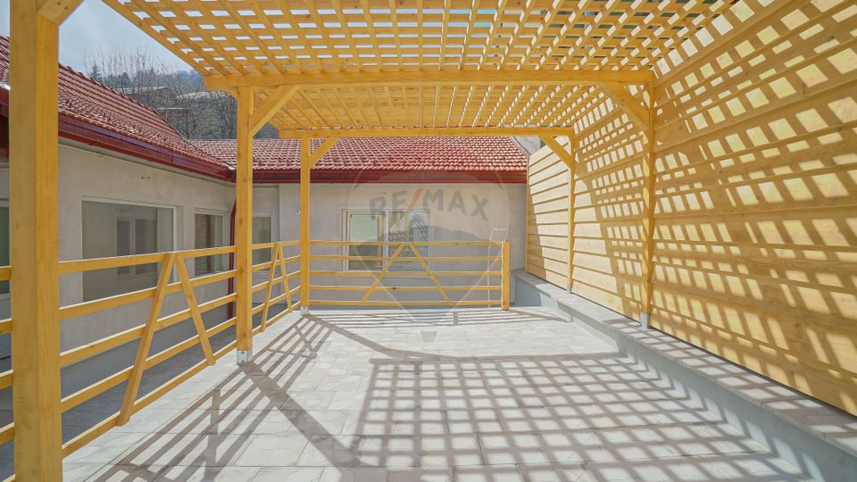 Casa renovată, cu garaj si teren de 679 mp, Scheii Brașovului